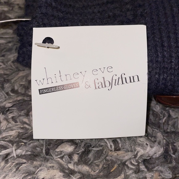 NWT Fingerless Gloves - Picture 5 of 6